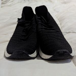 Danskin Bloom Size 10 Black Textured Knit Lace Up Sneakers